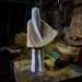 Ma le troccole non sono gli unici oggetti presenti nella bottega. Lambiente  infatti colmo di stemmi araldici, croci e soprattutto statuette in legno che rappresentano i perdoni